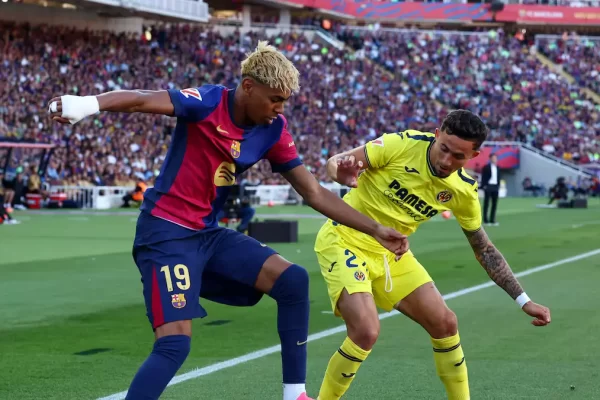 Ayoze Pérez celebra su gol con el Villarreal ante el Barcelona en Montjuïc