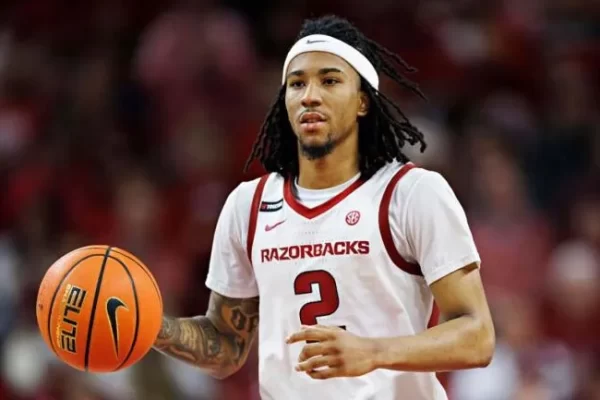 Boogie Fland playing basketball in Florida Gators uniform